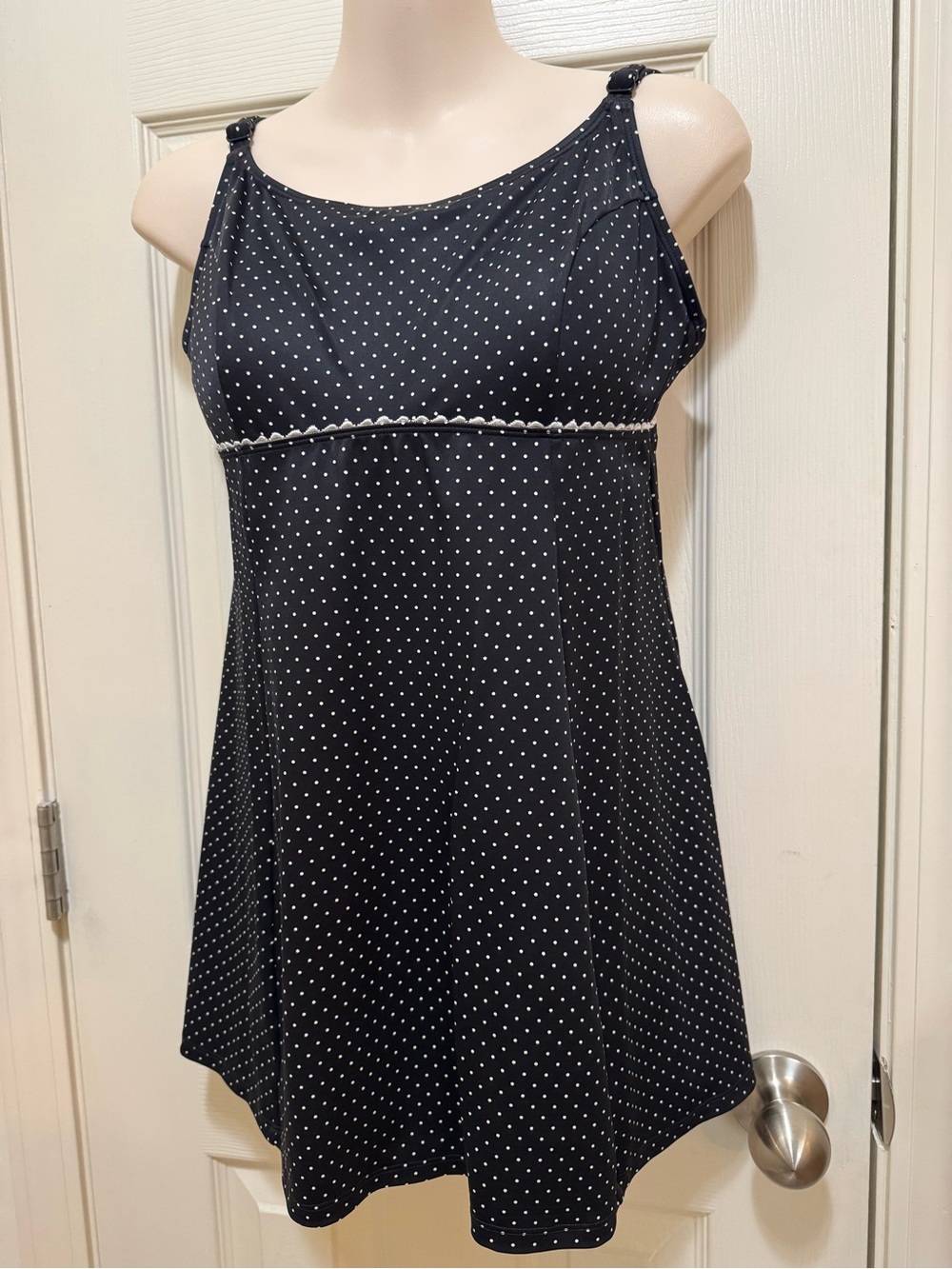 L.L. Bean Ivory and Black Swimwear with UPF Protection Size 14